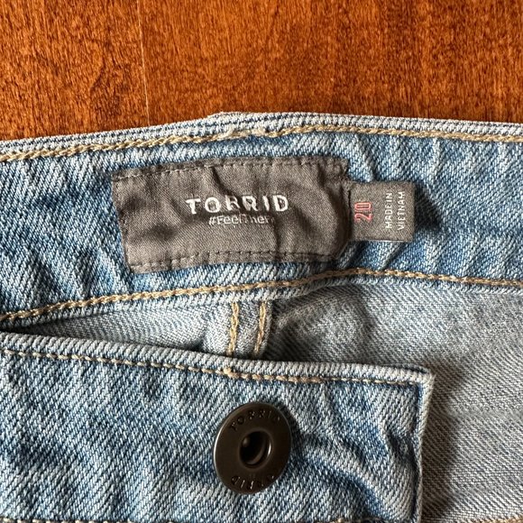 Torrid Button Fly Raw Hem Distressed Jean Shorts Size 20 - Picture 4 of 4